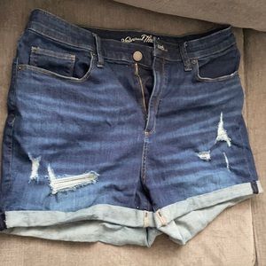Universal thread denim short
